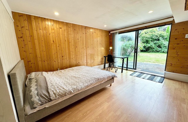 Peaceful place with Living Room, Kitchen and Washing Machine near Airport & Mall