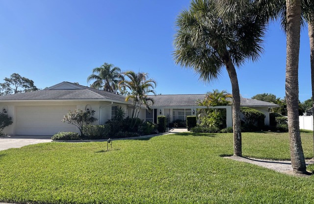 Peaceful Private Get Away - 10 Minutes from Major beaches!