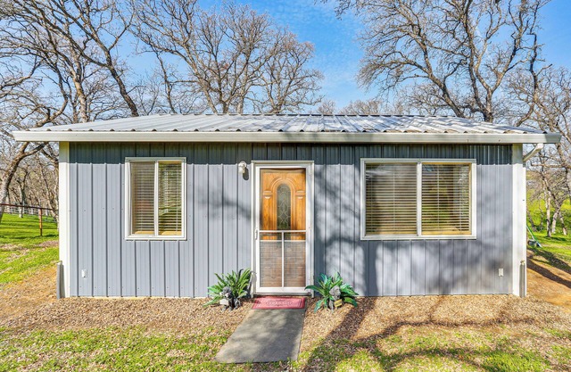 Peaceful Ranch Getaway w/Deck in Red Bluff!