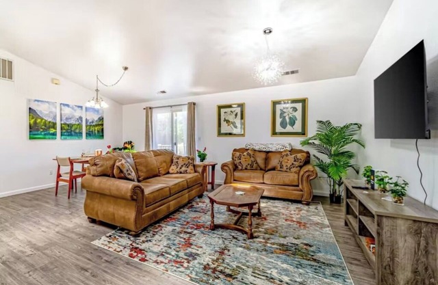 Peaceful retreat near the redwoods, ocean, and golf course!