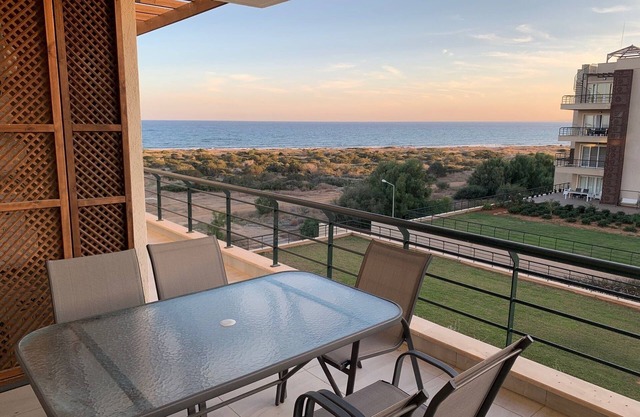 Peaceful Run-a-way Apartment by the Beach