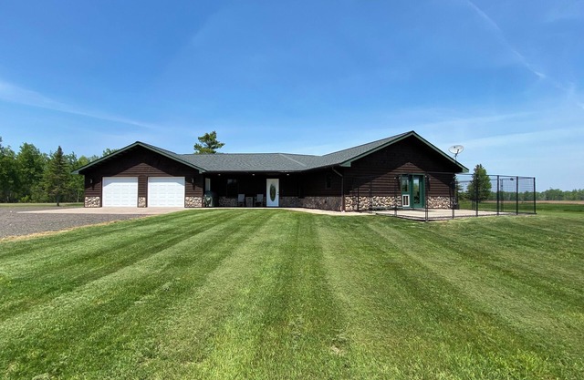 Peaceful South Shore Retreat – Enjoy Mowed Walking Trails & Modern Comforts