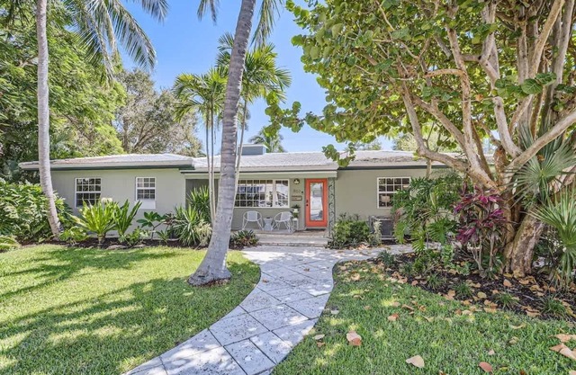 Peacock Oasis - Retro Vibes and Poolside Lounging in Parrot Cove