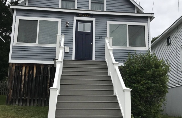 Peaks Island Cottage with beautiful view of Whitehead passage