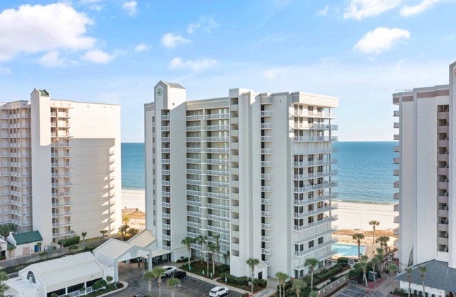 Pelican Pointe by Hosteeva