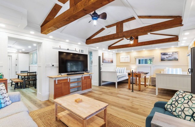 Pelican's Nest: by Downtown/Beach/Airport/Base