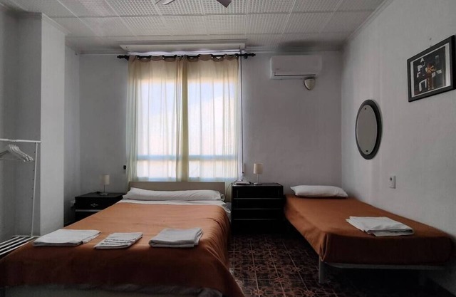 Pensión Benavente. 3 - (Playa 1,5km/AP7-3min)