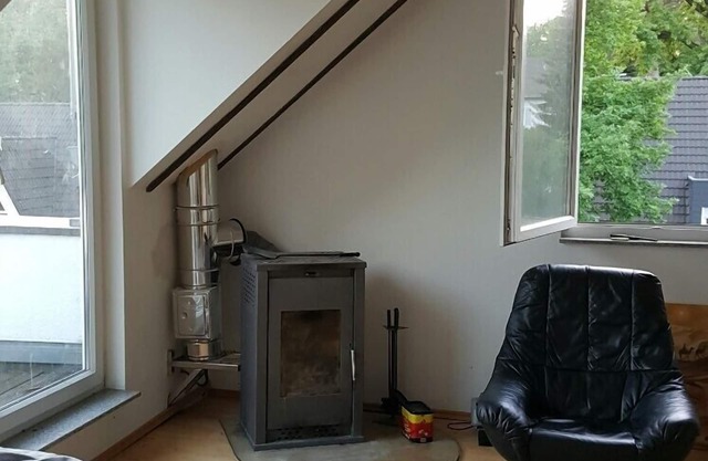 Penthose in best area in troisdorf one side park the other side birdspark