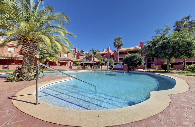 Penthouse apartment, pool view, Wi-Fi, Parking