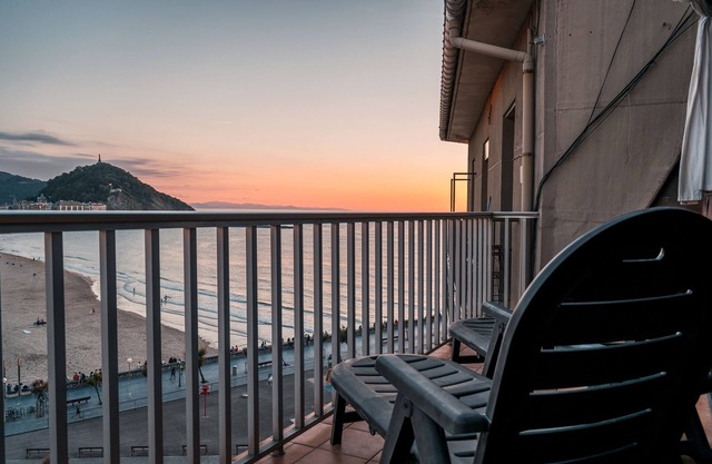 Penthouse-apartment, Beachfront, Sea View And Terrace