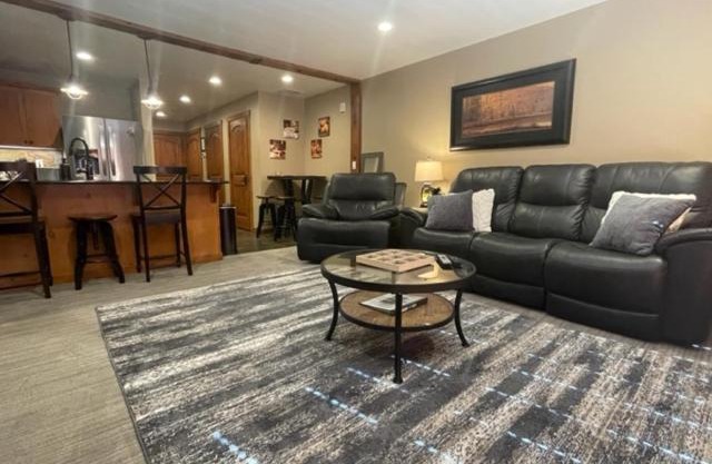 Penthouse Mountain Haven with Community Spa Room