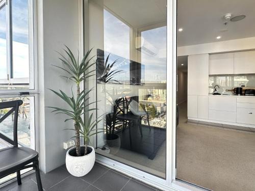 Penthouse Sky View Apartment CBD 2BR Apartment Balcony Spa Access Sleeps 6