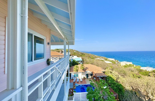Penthouse Suite @ Casa Rosada, Lighthouse Estates, West Bay