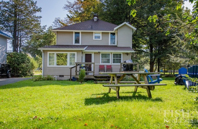 Perch yourself at "Eaglet" Cottage in Eagles Mere