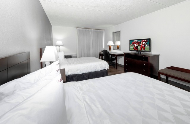 Perfect Choice For Your Family Vacation! 2 Budget-friendly Units, Free Parking!