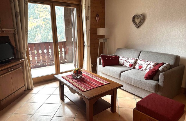 Perfect for Families - South-Facing Balcony, Close to Slopes, Sleeps 6