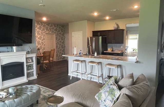 Perfect Game Day & Parents Weekend! Spacious 4-Bedroom -Just 8 Minutes from UARK