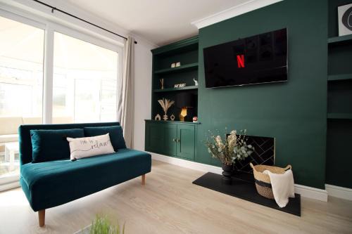 Perfect Getaway 3BR Bath Home, Sleeps 6, Driveway Parking, Families & Contractors Stay