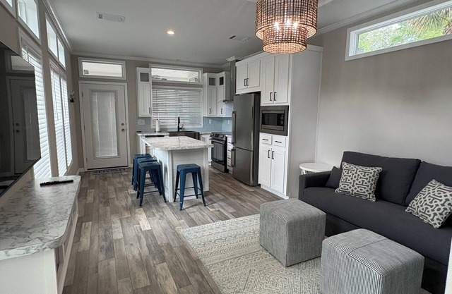 Perfect tiny home escape, newly built in 2025 located at Salt Springs Resort