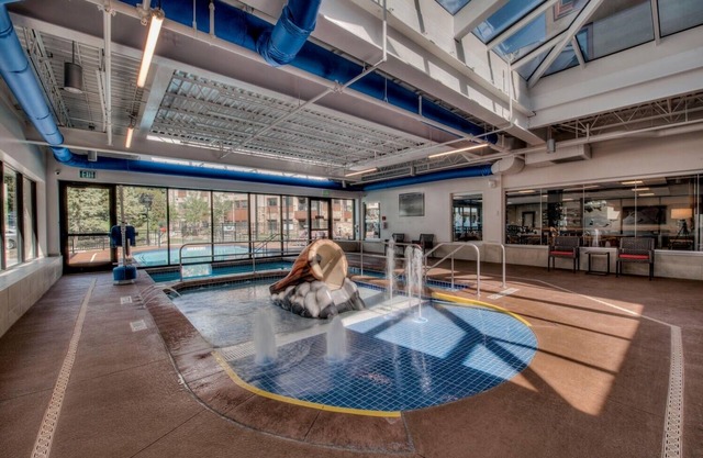 Perfectly Located 1br - Steps To Ski & Apres Fun - Sleeps 4 1 Bedroom Condo by RedAwning