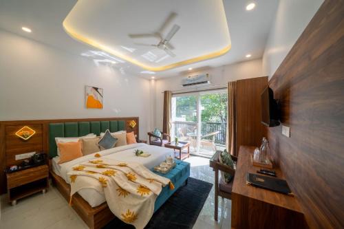 Perfectstayz Premium Mystic falls with Rooftop Pool & Cafe