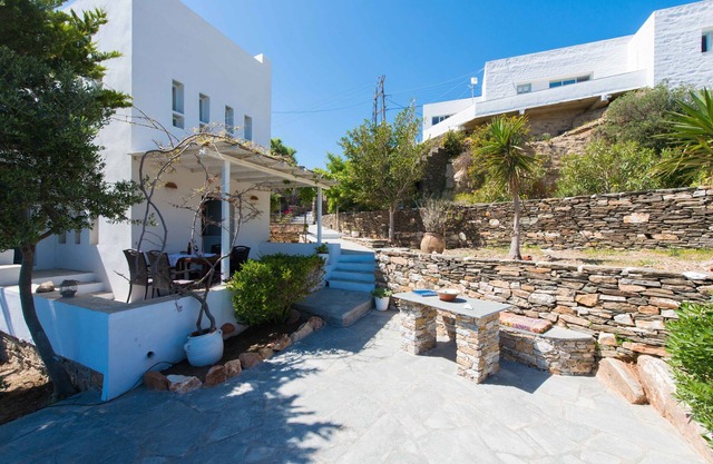 Peristeronas House