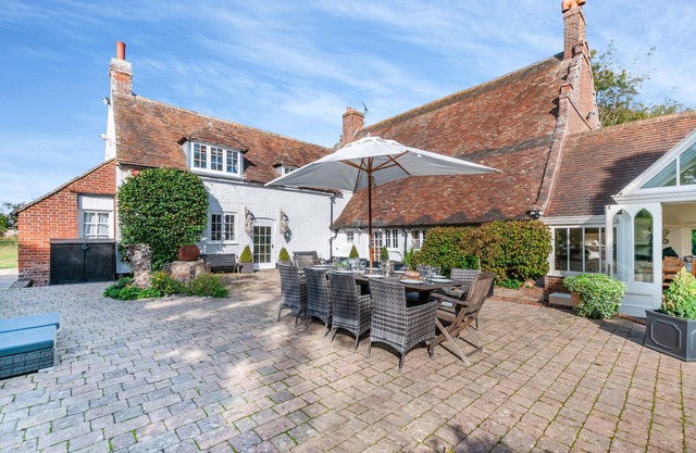 Perry Farm by Bloom Stays - beautiful country farmhouse in quiet location sleeps 14