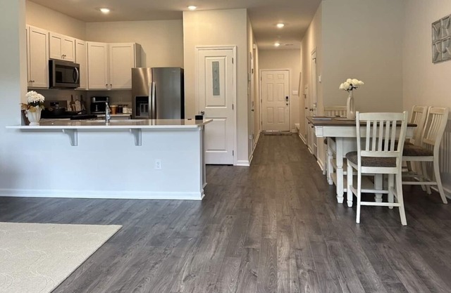 Pet-friendly, 6+ guest, events allowed 3bedroom, 2.5 bath,5 beds!!!!!!
