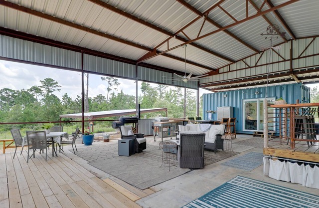Pet-Friendly Bastrop Container Home Near Hiking!