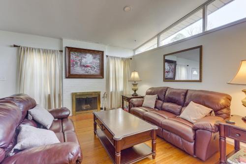 Pet-Friendly Birmingham Cottage with Private Hot Tub