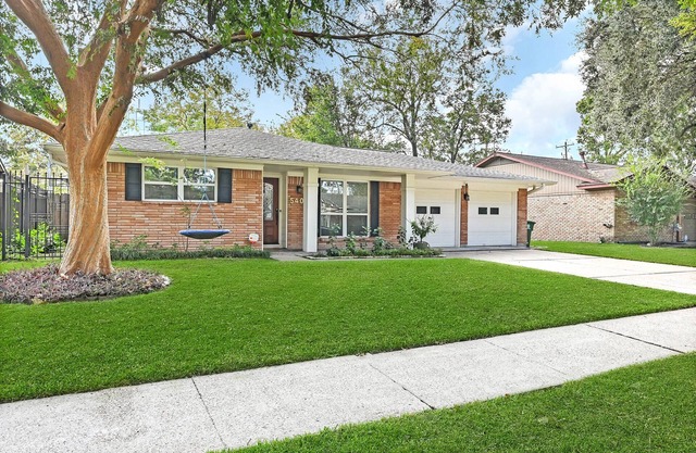 Pet Friendly Home in Garden Oaks/Forest Oak area Lrg 4 Bedroom Home