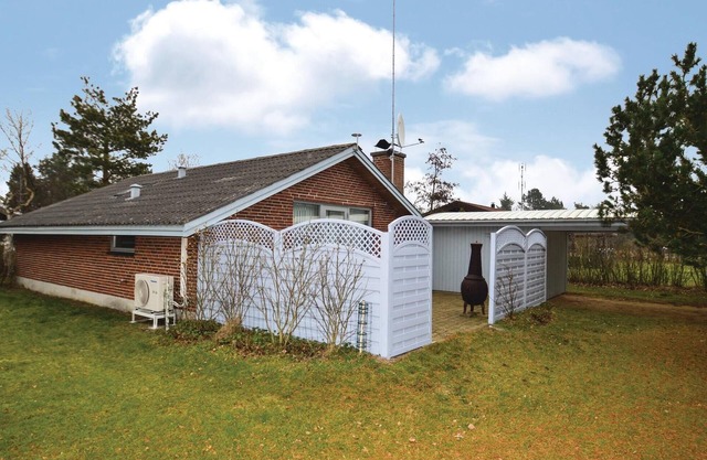 Pet friendly home in Rødby with kitchen