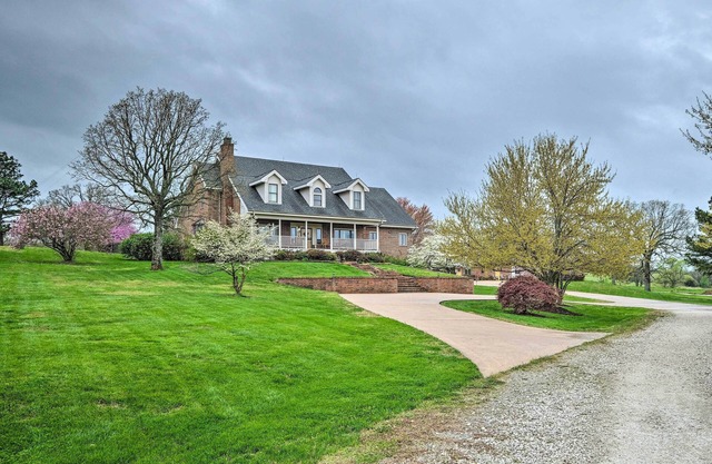 Pet-Friendly Home 7 Miles to Dickson Street!