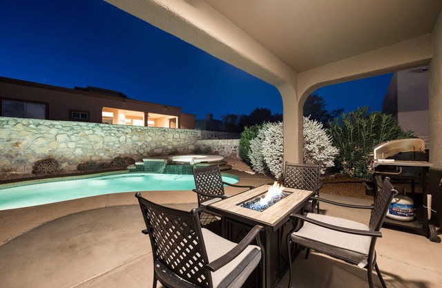 Pet Friendly Luxury Oasis With Pool and Hot-Tub! EV