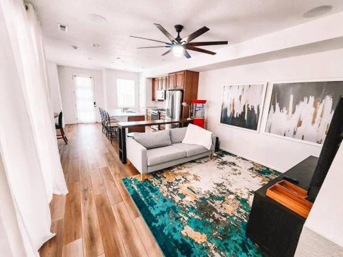 Pet Friendly New Townhome Near Everything!