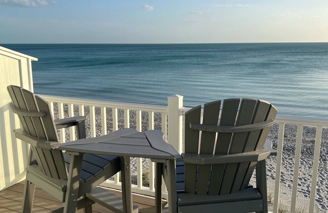 Pet friendly, on the beach, paddle boards, kayaks, bikes, pool currently closed