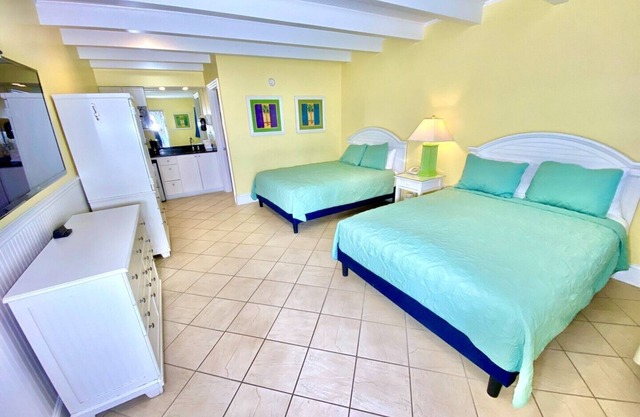 Pet-friendly - Pool - 3 Blocks to Beach! Unit 304