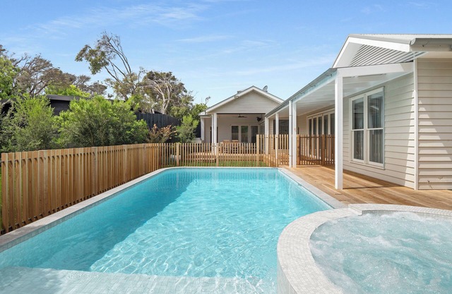 Pet friendly, sleeps 10 including pool, spa and sauna.