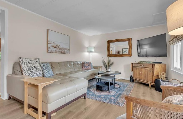 Pet friendly - steps to water!