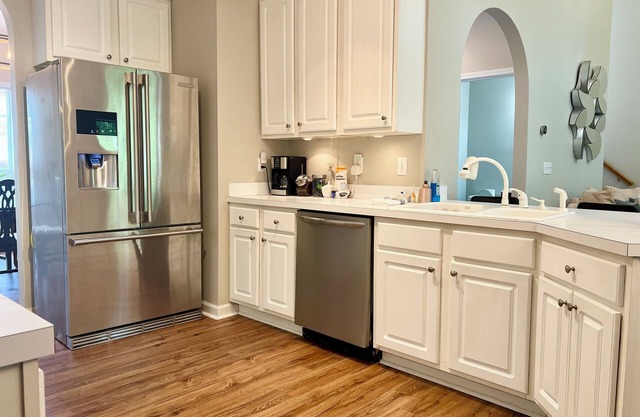 Pet-Friendly with Fenced Yard: Braves, Six Flags, Nature Escapes & Atlanta Hub!