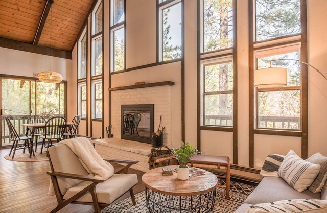 Petal Pines A-Frame w/ Heat & AC