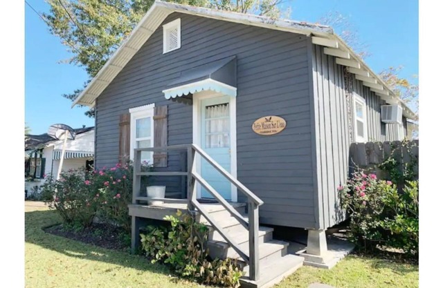 Petite Maison Sur l'eau'...Water Front Cottage