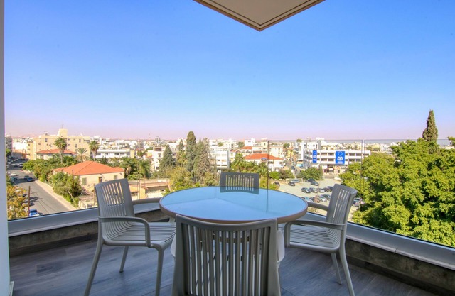 Phaedrus Living Coral Suites Aquatic