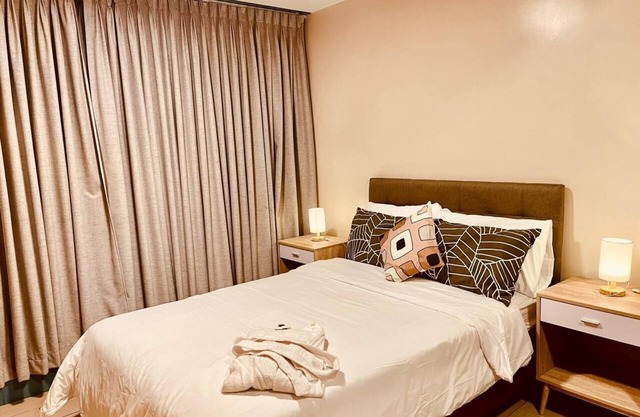 Picasso inspired 1 bedroom unit at Uptown BGC convenience right to your doorstep