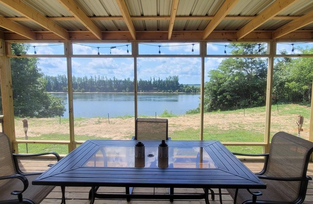 Pickwick- Screened Patio ON Tennessee River 7th Nt FREE- Dogs Allowednn