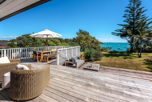Picnic Bay Vista - Be My Guest Waiheke