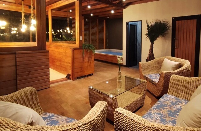 Picotacucho charming villa with jacuzzi and turkish - 16 PAX - 15 min from downtown.