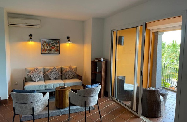 Picturesque Riverside 2-Bedroom Ensuite Villa in Port Chambly