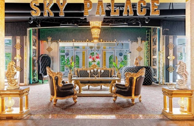 Pike Market Millionaire's Oasis: 3-Bedroom Seattle Sky Palace