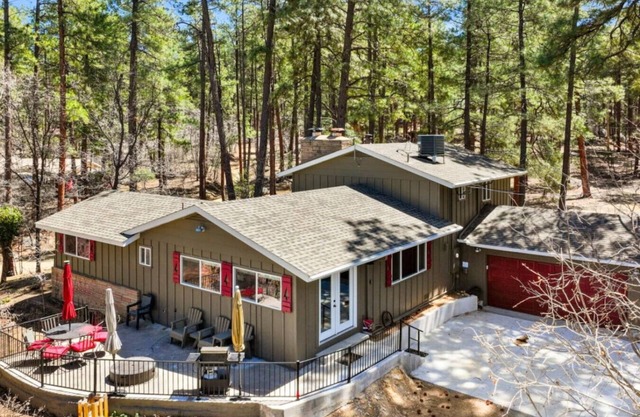 Pine Cone Lodge - Fire Pit* BBQ* Ping Pong*